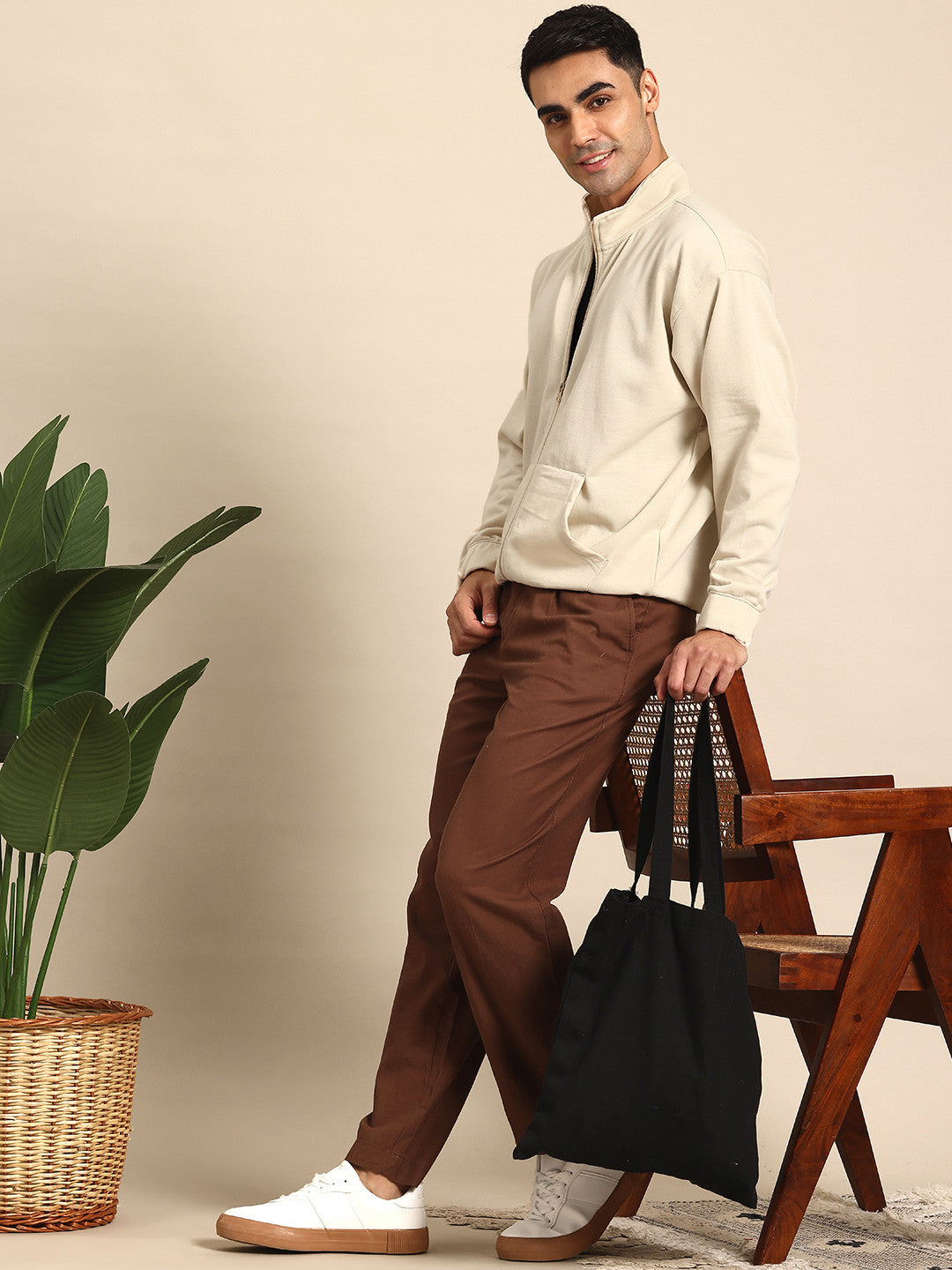 Off-white solid regular fit sweatshirt