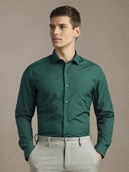 Men Solid Spread Collar Formal Shirt