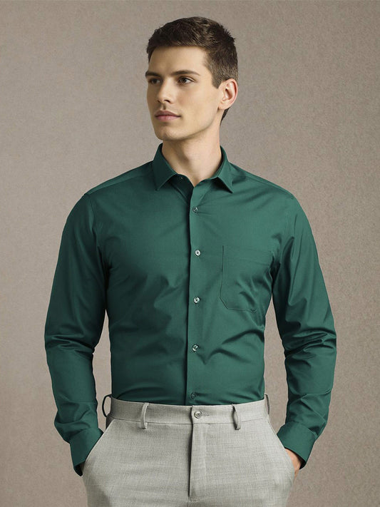 Men Solid Spread Collar Formal Shirt