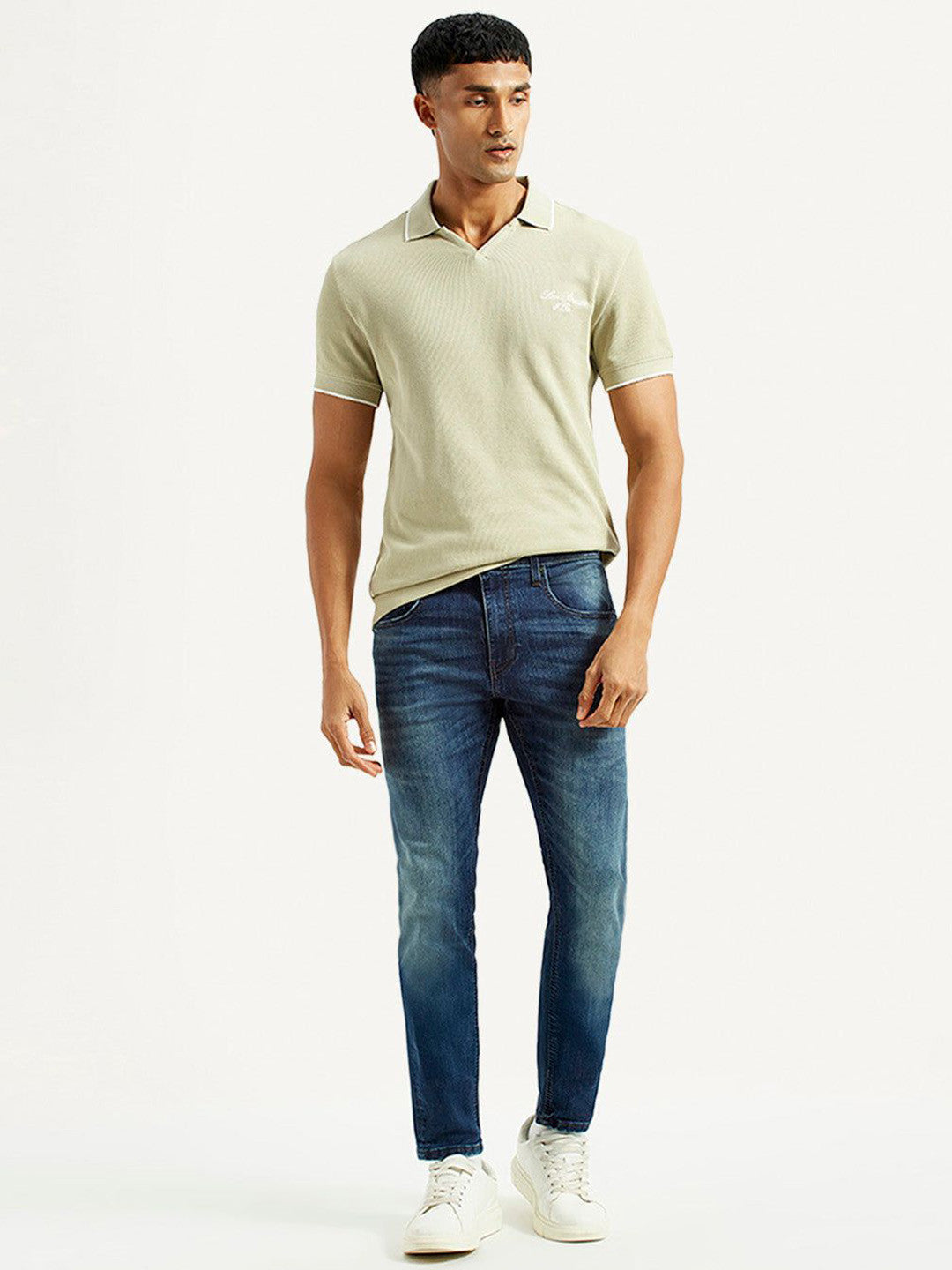 Men Classic Tapered Fit Mid-Rise Light Fade Stretchable Jeans