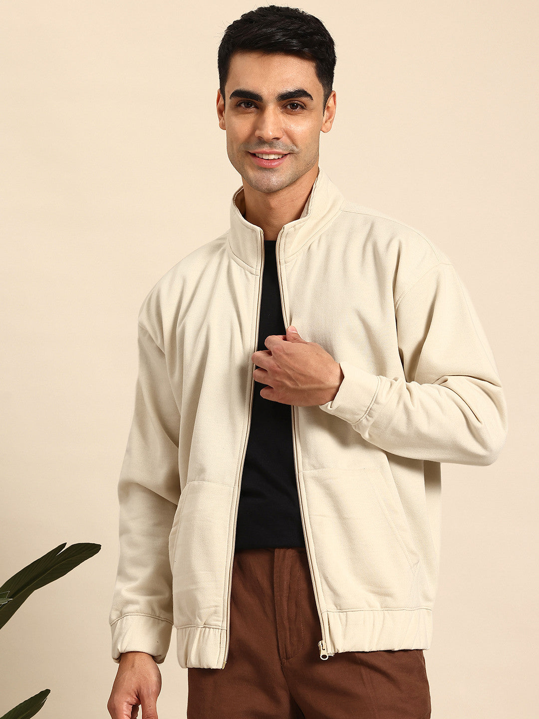 Off-white solid regular fit sweatshirt