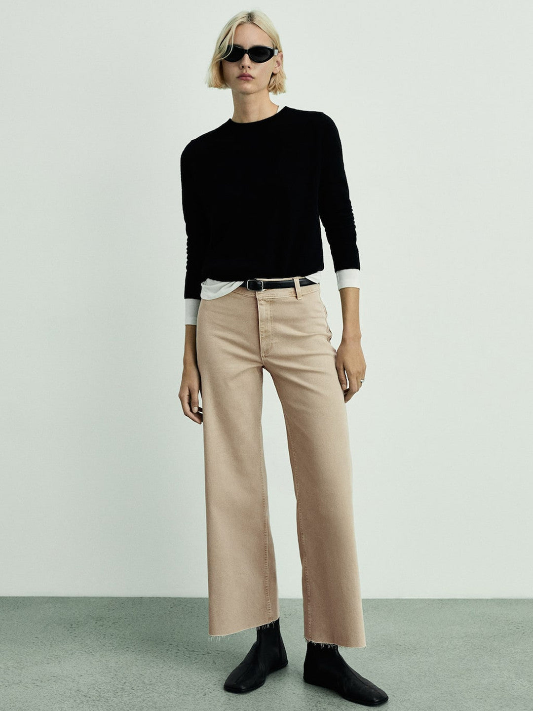 Women Stretchable Jeans with Raw Edge Detail