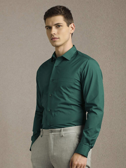Men Solid Spread Collar Formal Shirt