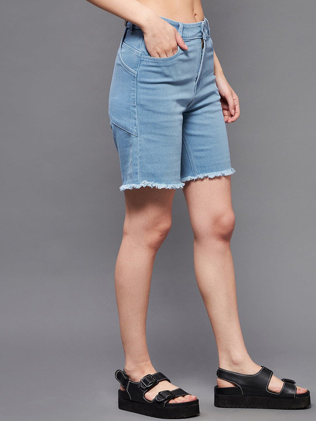 Women Blue Mid-Rise Frayed Denim Shorts