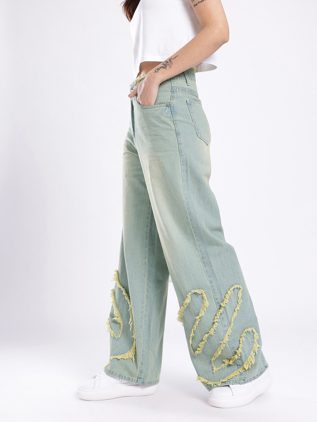 Women Frayed Detail Wide Leg High-Rise Heavy Fade Jeans