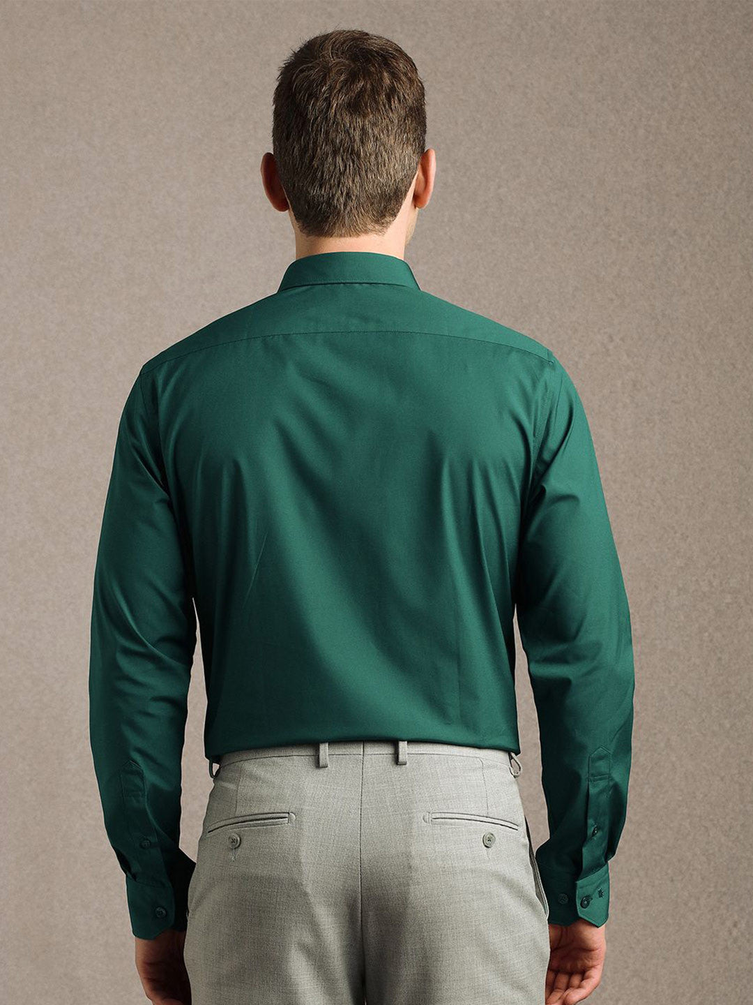 Men Solid Spread Collar Formal Shirt