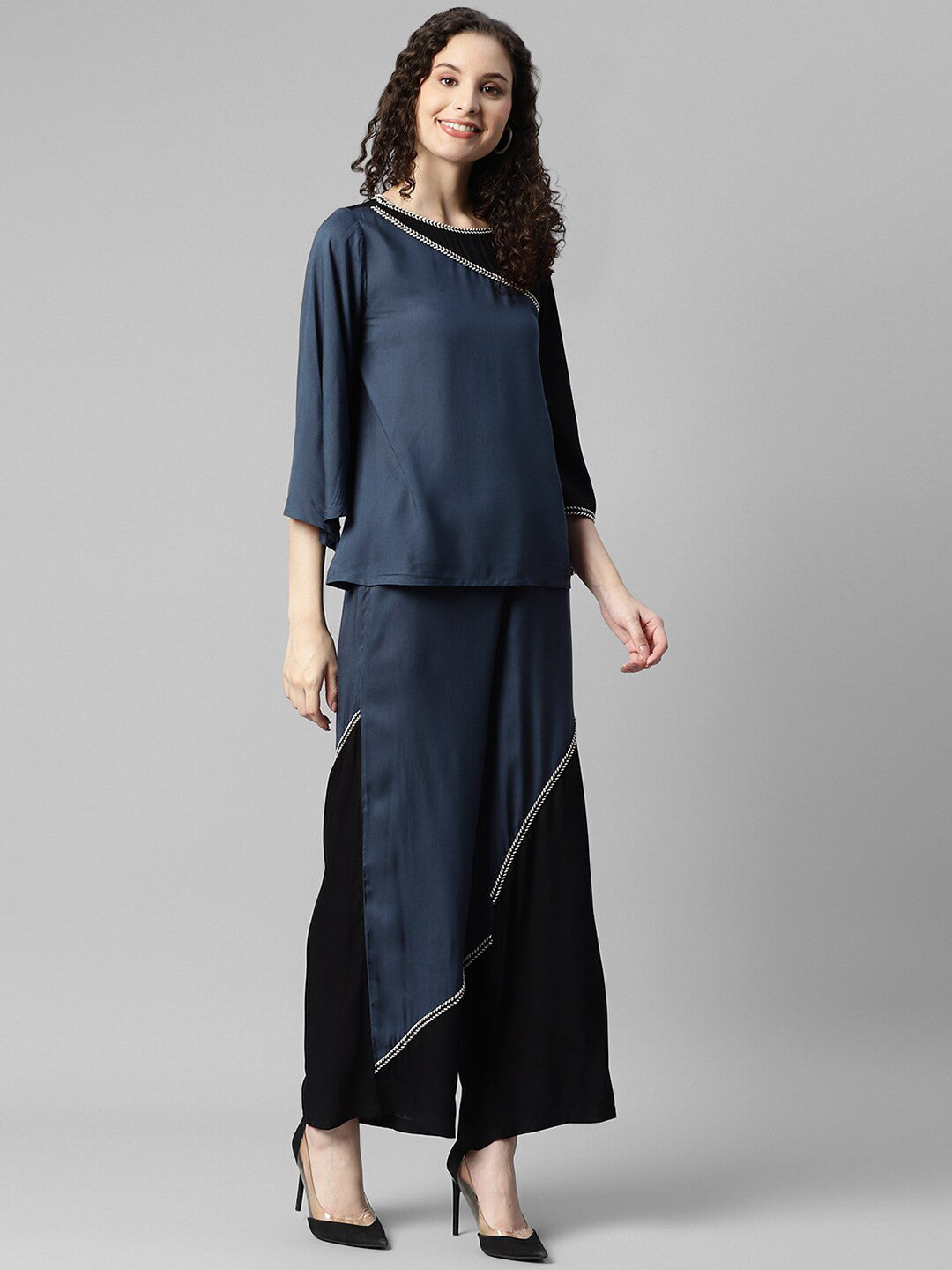 Colourblocked Round Neck Top With Trousers