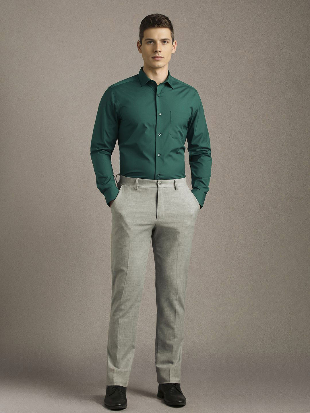 Men Solid Spread Collar Formal Shirt