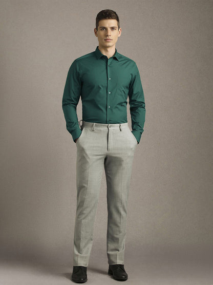 Men Solid Spread Collar Formal Shirt