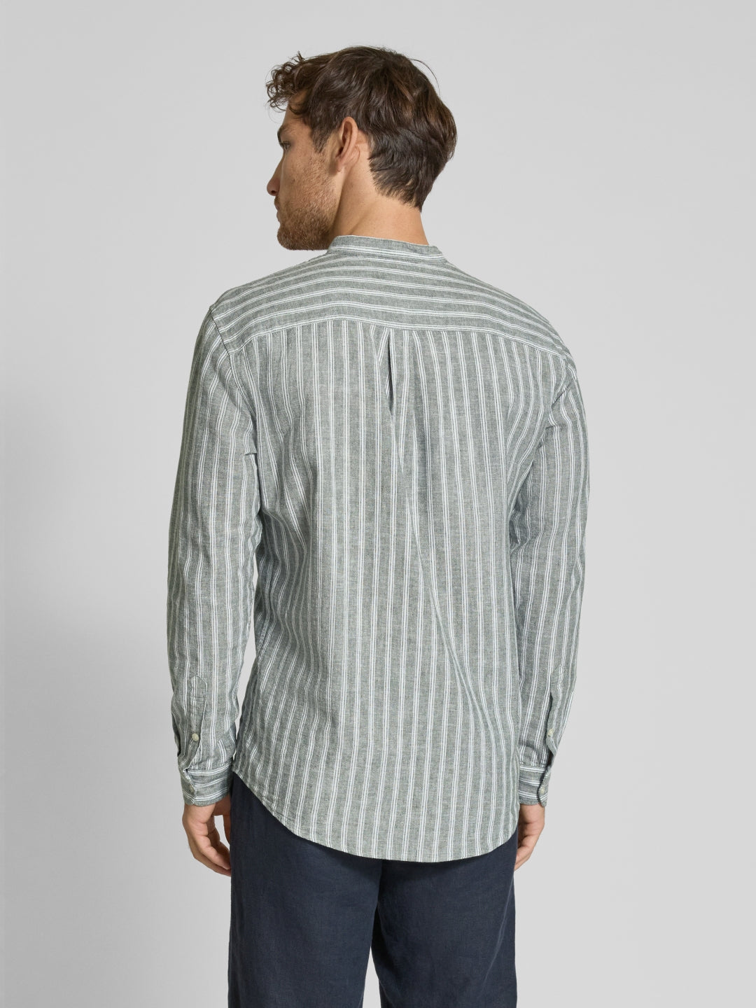 Slim fit casual shirt in a linen blend with a Mao collar in khaki