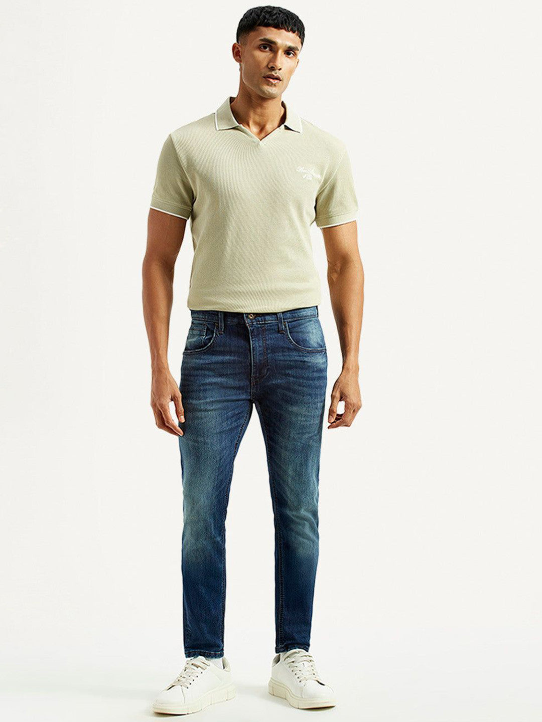 Men Classic Tapered Fit Mid-Rise Light Fade Stretchable Jeans